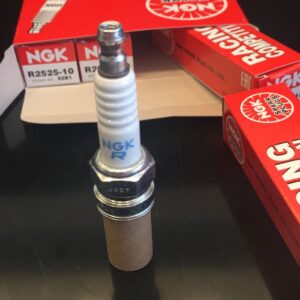 Set mit 4 originalen NGK R2525-10 Rennzündkerzen